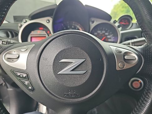 Used 2017 Nissan 370Z Coupe RWD image 24