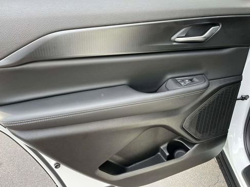 New 2025 Jeep Grand Cherokee L Altitude image 17