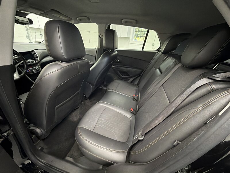Used 2019 Chevrolet Trax LT w/ LT Convenience Package AWD/4WD image 12
