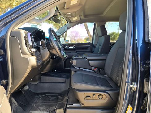 Used 2022 Chevrolet Silverado 1500 LT w/ Z71 Off-Road Package image 9