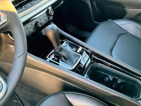 Used 2025 Jeep Compass Limited image 16