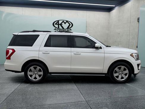 Used 2018 Ford Expedition XLT w/ Equipment Group 202A RWD image 2