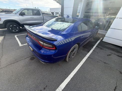 Used 2019 Dodge Charger SXT w/ Plus Group image 3