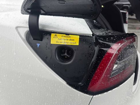 Used 2023 Tesla Model 3 Standard Range image 19