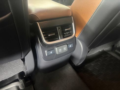 Used 2021 Subaru Outback Touring AWD/4WD image 15