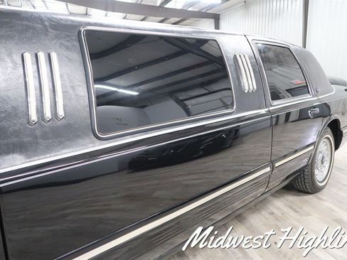 Used 1997 Lincoln Town Car Executive image 8