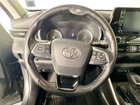 Used 2021 Toyota Highlander XLE image 11