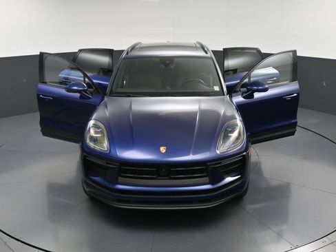Certified 2022 Porsche Macan AWD/4WD image 32