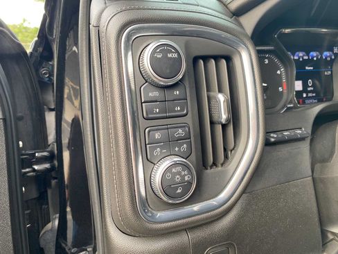 Used 2022 GMC Sierra 2500 Denali w/ Denali Black Diamond Edition AWD/4WD image 16