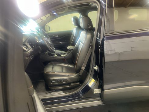 Used 2021 GMC Acadia AT4 w/ Technology Package AWD/4WD image 24