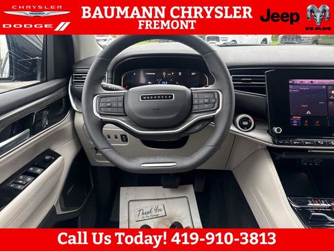 Used 2024 Jeep Wagoneer Series III w/ Premium Group I AWD/4WD image 13