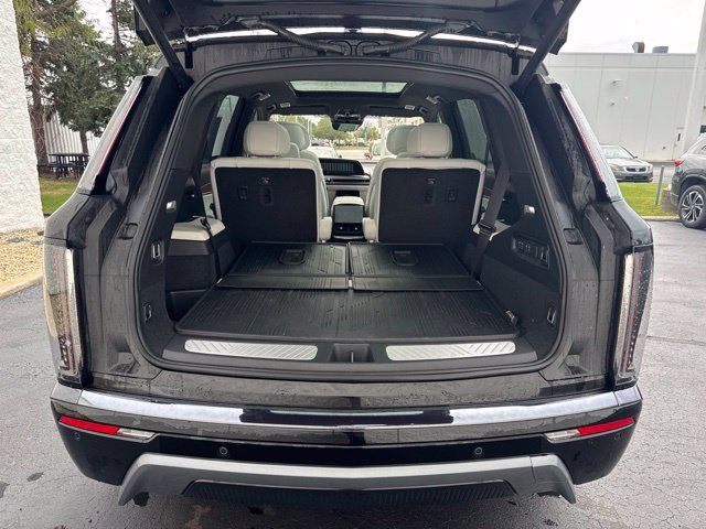 Used 2026 Cadillac Vistiq Sport w/ LPO, Floor Liner Package AWD/4WD image 7