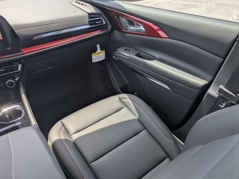 New 2026 Chevrolet Traverse Z71 w/ Enhanced Driving Package AWD/4WD image 16