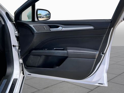 Used 2014 Ford Fusion Titanium FWD image 22