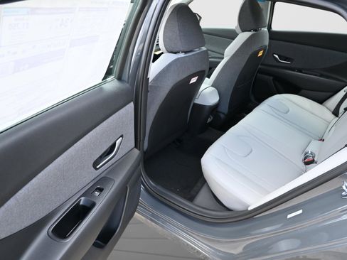 New 2025 Hyundai Elantra Limited image 11