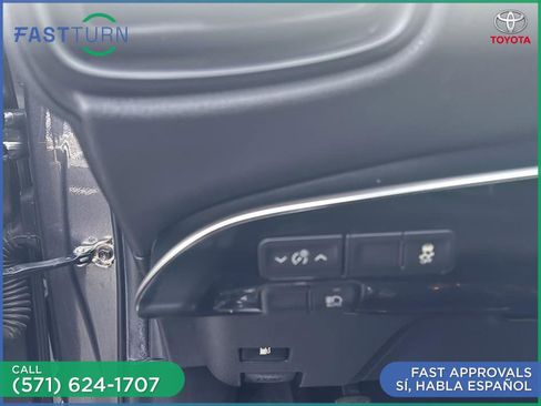 Used 2017 Toyota Prius Prime Premium image 23