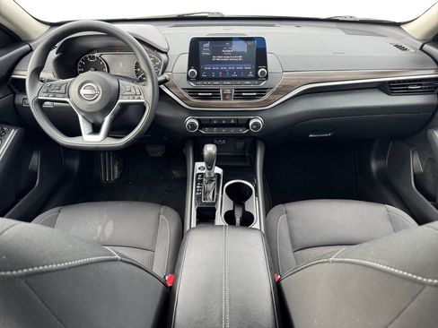 Used 2024 Nissan Altima 2.5 SV image 10