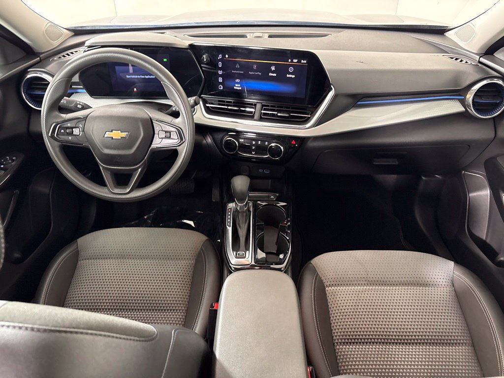 Used 2025 Chevrolet Trax LT FWD image 31