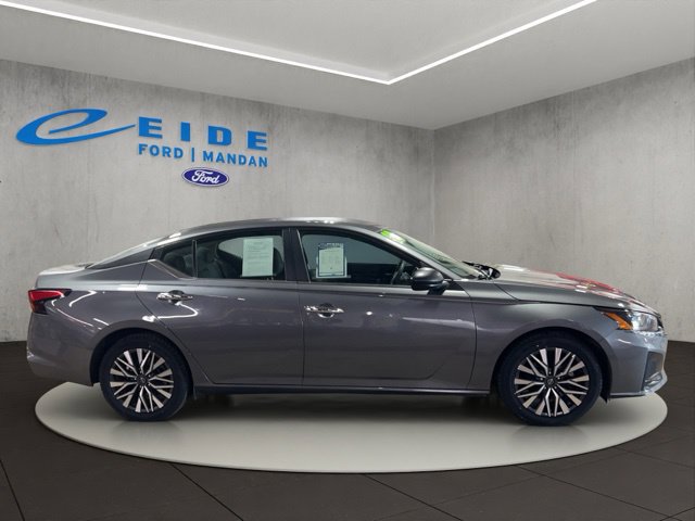 Used 2025 Nissan Altima 2.5 SV FWD image 12
