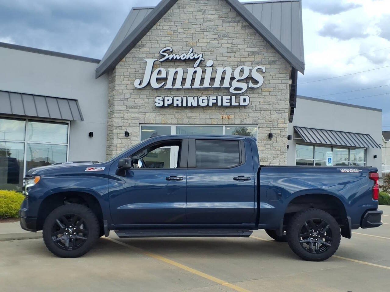 Used 2023 Chevrolet Silverado 1500 LT Trail Boss w/ Protection Package AWD/4WD image 1
