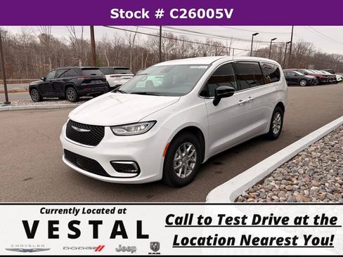 New 2026 Chrysler Pacifica Select image 2