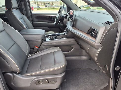 Used 2025 Chevrolet Tahoe Premier AWD/4WD image 12