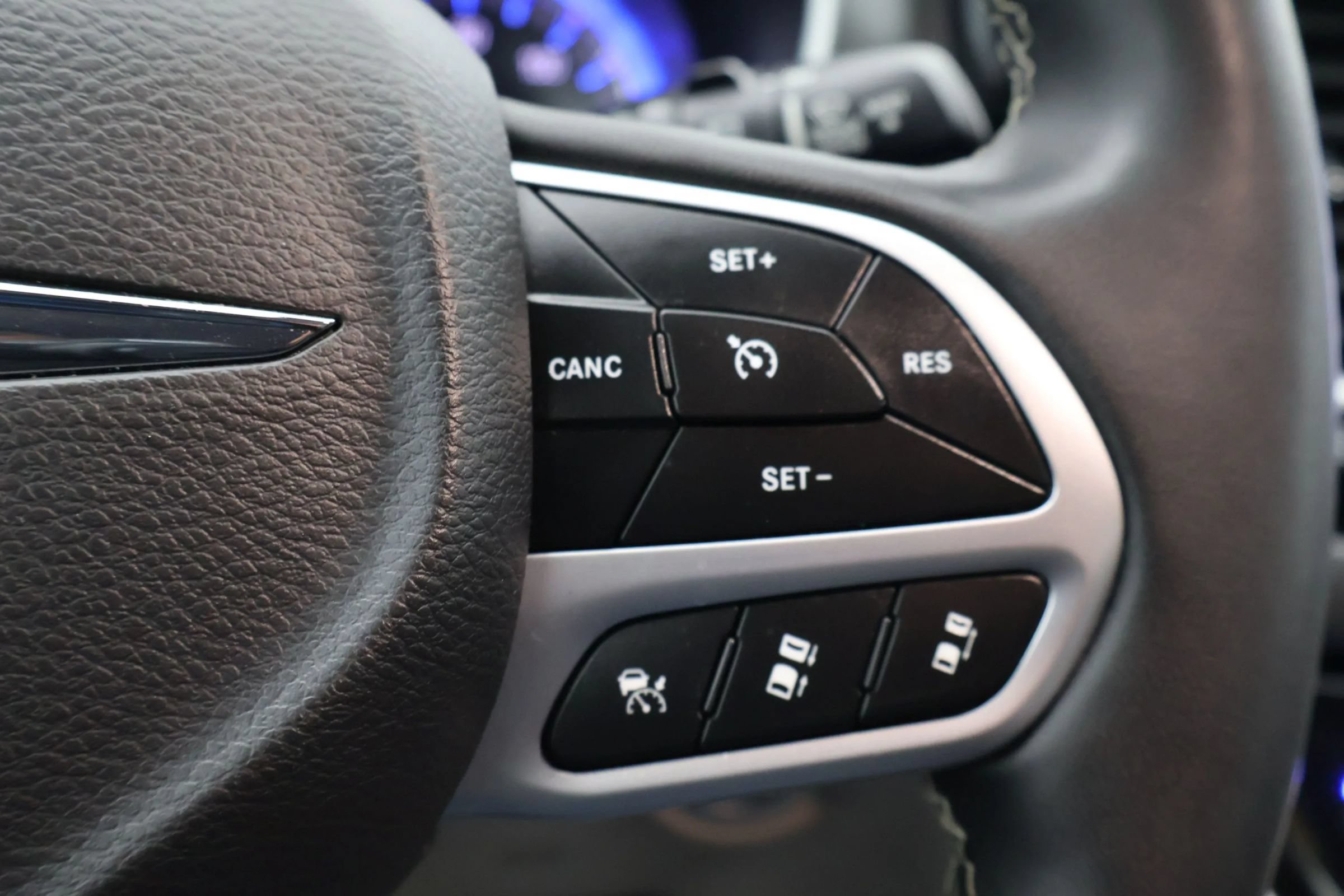 Used 2024 Chrysler Pacifica Touring-L FWD image 23