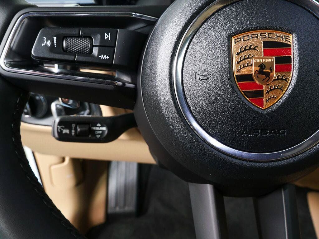 Certified 2026 Porsche Macan AWD/4WD image 10