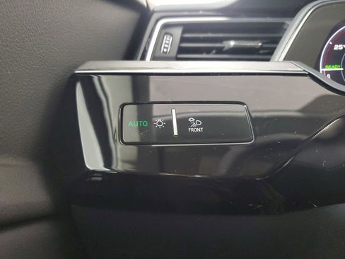 Certified 2023 Audi e-tron Premium Plus image 3