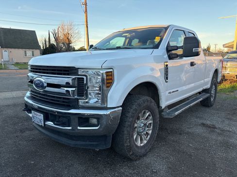 Used 2019 Ford F250 XLT w/ XLT Value Package image 2