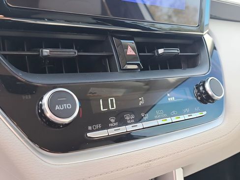 Certified 2025 Toyota Corolla Cross LE image 23