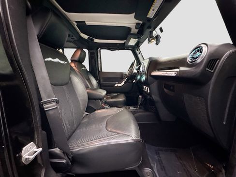 Used 2015 Jeep Wrangler Unlimited Sahara image 18