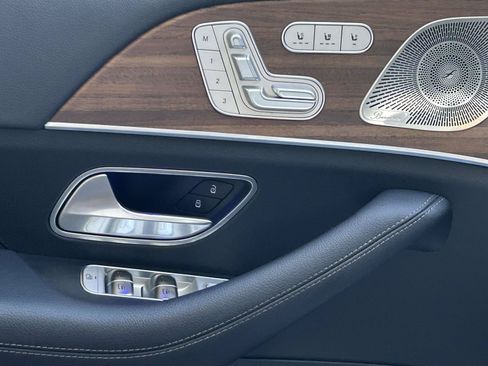 Certified 2025 Mercedes-Benz GLS 450 4MATIC image 19
