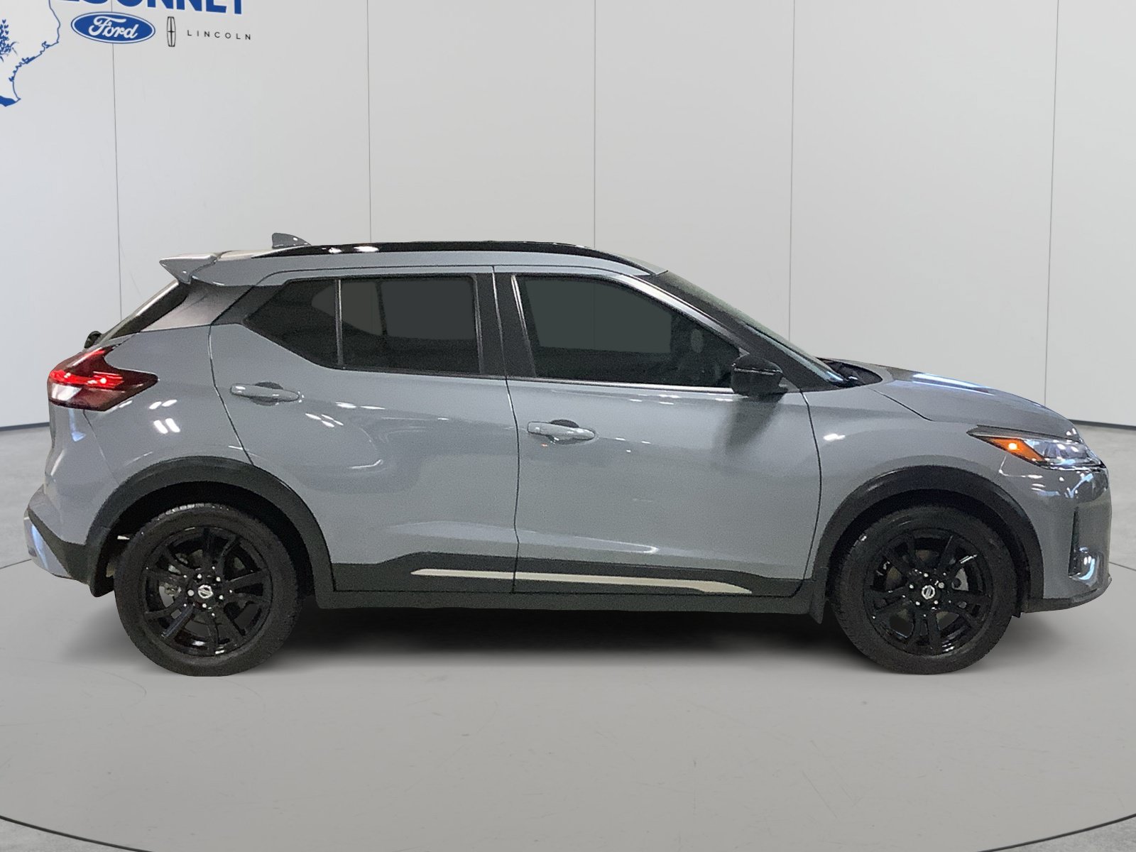 Used 2021 Nissan Kicks SR w/ SR Premium Package FWD image 4
