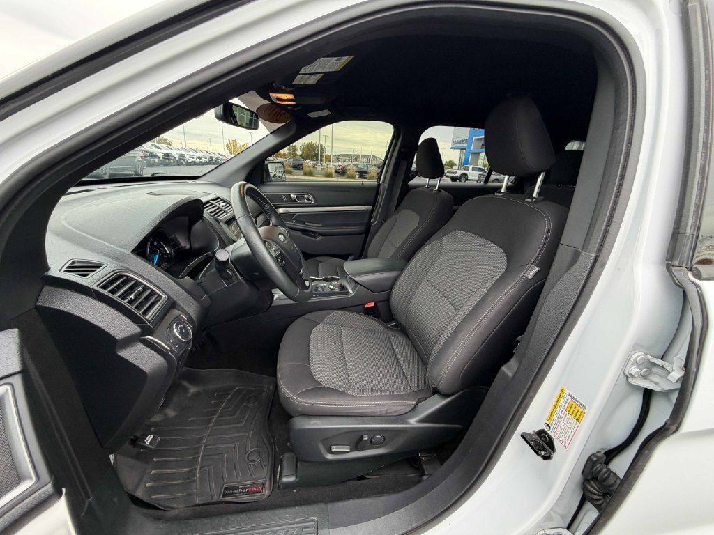 Used 2019 Ford Explorer XLT w/ Equipment Group 201A AWD/4WD image 18