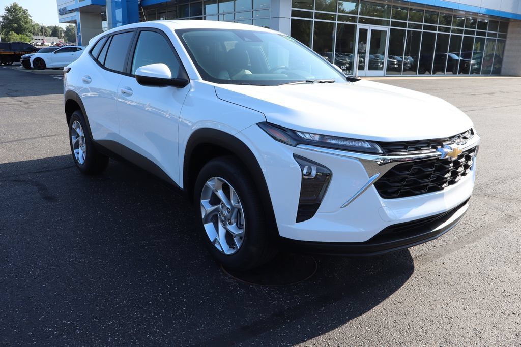 New 2026 Chevrolet Trax LS w/ LS Convenience Package FWD image 2