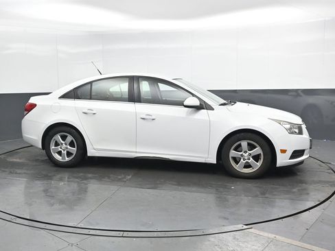 Used 2014 Chevrolet Cruze LT image 4