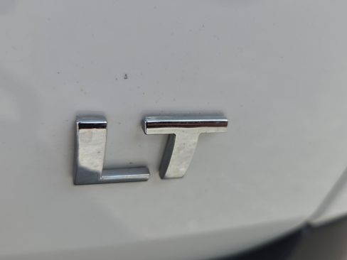 Used 2023 Chevrolet Traverse LT FWD image 32