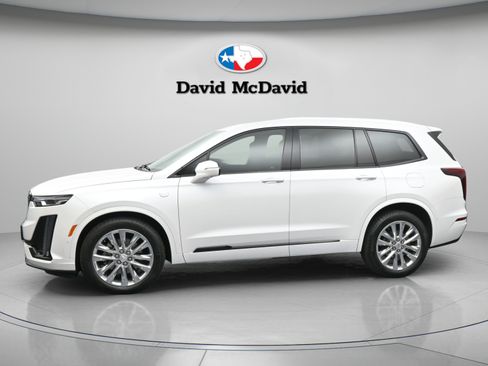 Used 2023 Cadillac XT6 Premium Luxury w/ Technology Package FWD image 5