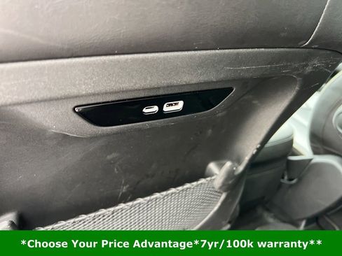 Certified 2025 Chrysler Pacifica Limited image 40