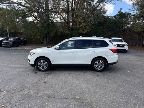 Used 2020 Nissan Pathfinder S image 8