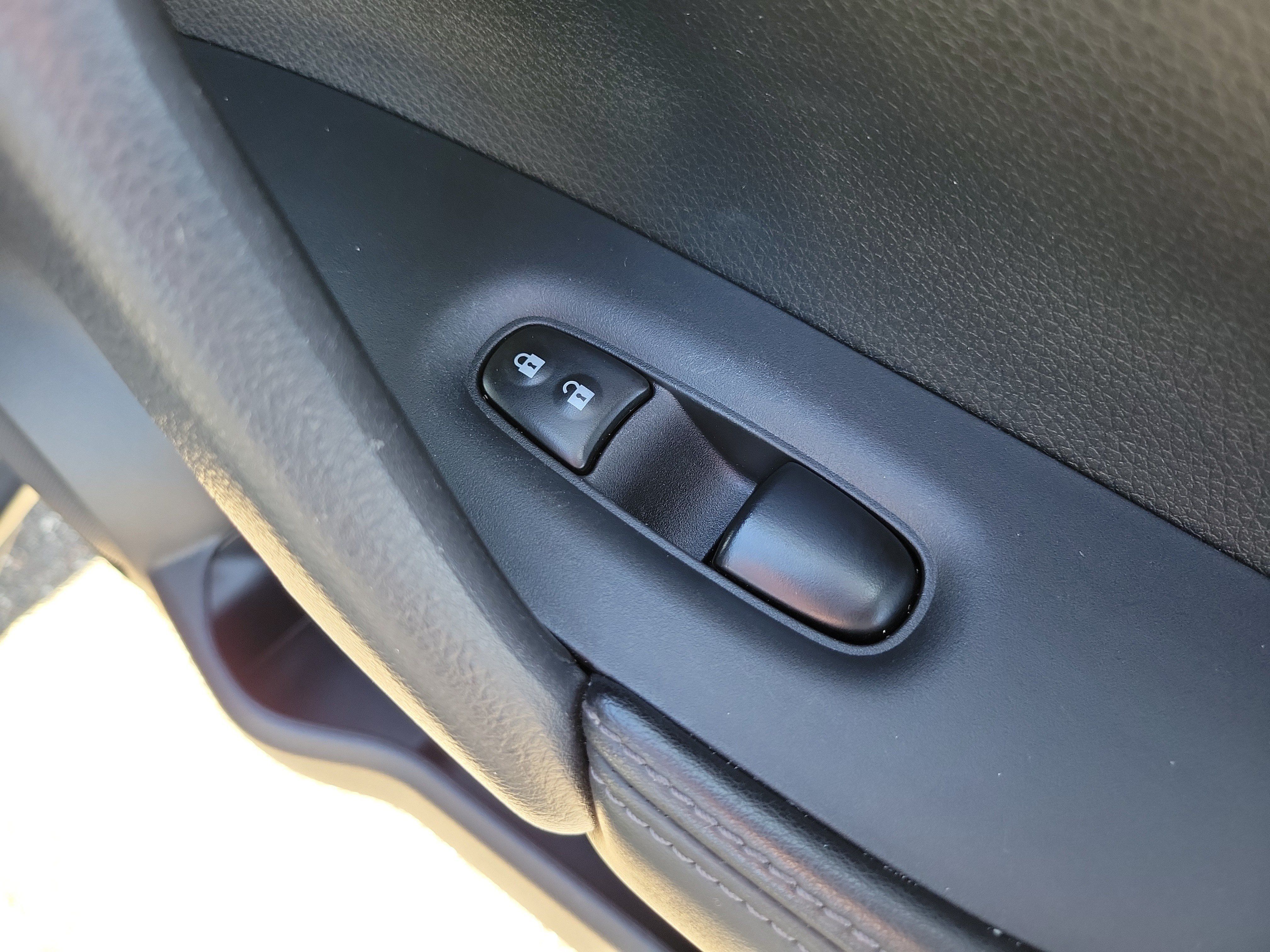 Used 2019 Nissan Rogue SV AWD/4WD image 10
