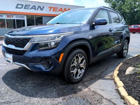 Used 2021 Kia Seltos EX image 3