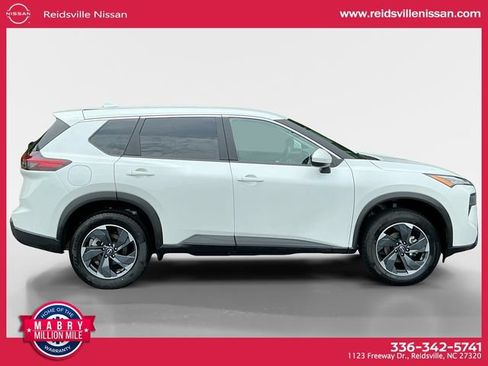 Used 2025 Nissan Rogue SV FWD image 7
