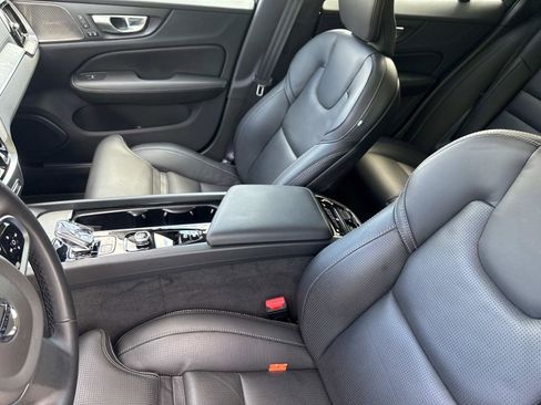 Used 2025 Volvo V60 B5 Cross Country Ultra w/ Climate Package image 20