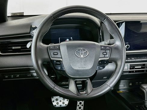 Used 2025 Toyota Camry SE FWD image 18