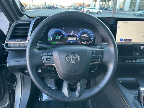 Used 2023 Toyota Crown Platinum image 12