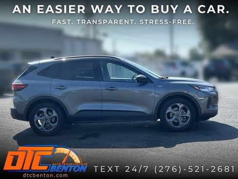 Used 2025 Ford Escape ST-Line FWD image 2