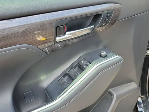 Used 2022 Toyota Highlander Platinum AWD/4WD image 21