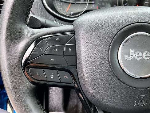 Used 2021 Jeep Cherokee Latitude Plus AWD/4WD image 18